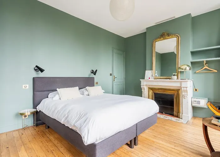 L'escapade Bordelaise - Cote Jardin Bed & Breakfast 4*